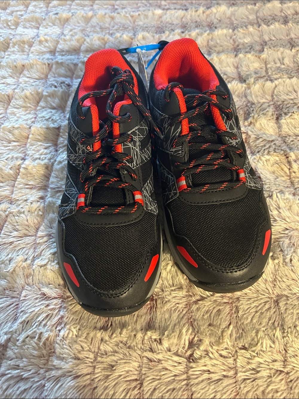 AVIA Black & Red Athletic Sneakers size 4 new